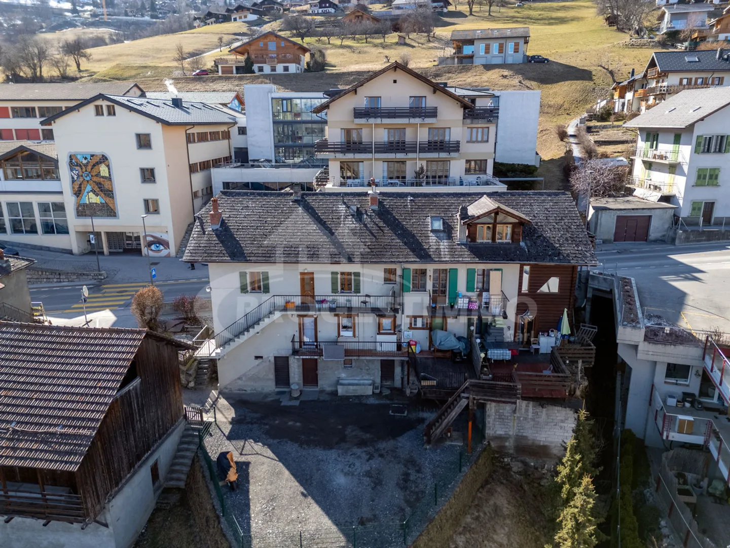 GRANDE CASA CON PIÙ APPARTAMENTI - Foto 3 di 12