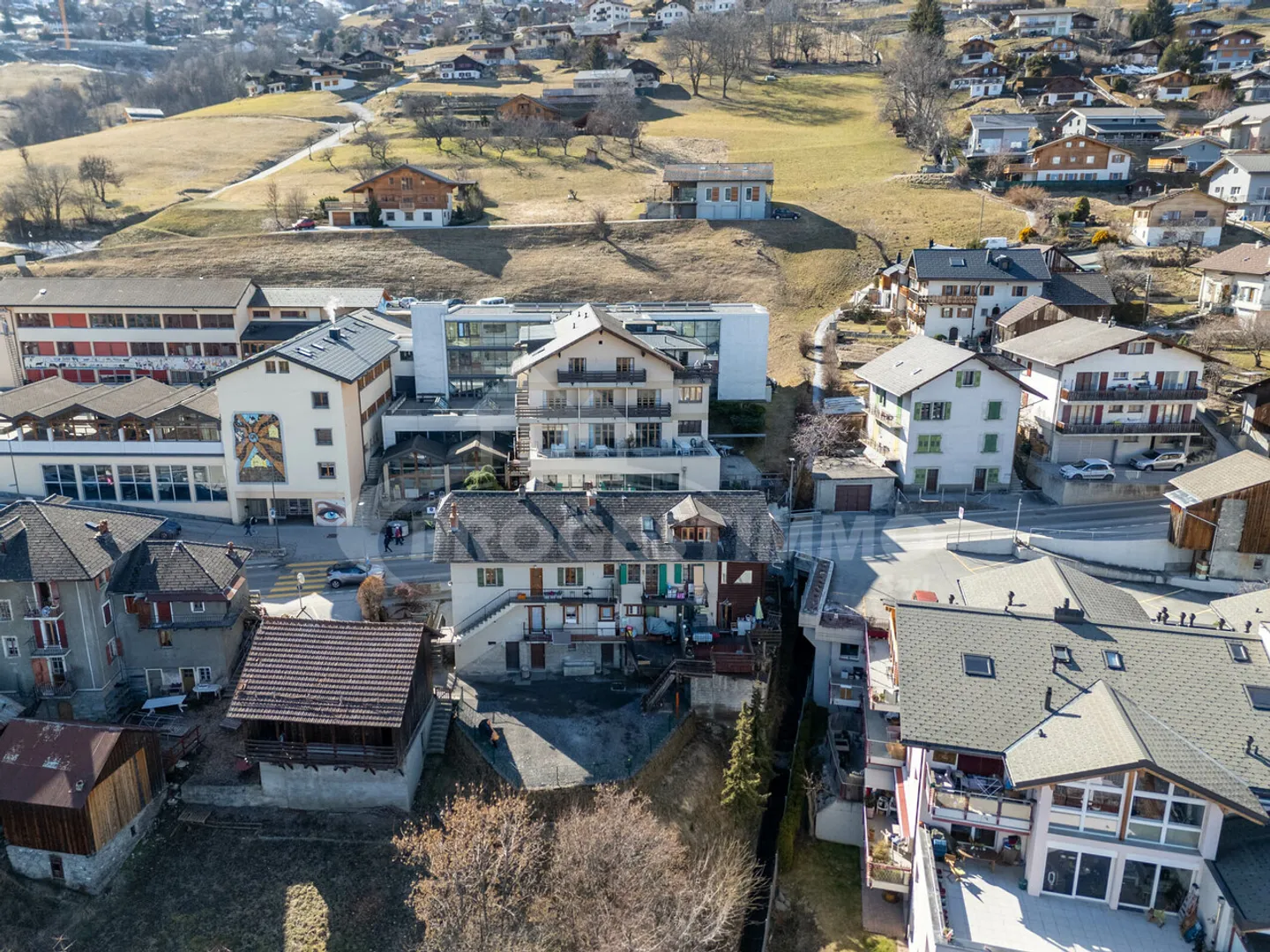 GRANDE CASA CON PIÙ APPARTAMENTI - Foto 4 di 12