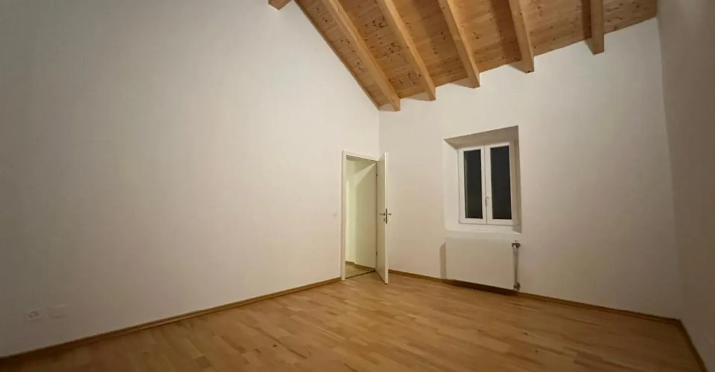 Elegantes freistehendes Haus mit 5 Zimmern und Balkon, renoviert, Riviera - Foto 2 von 8