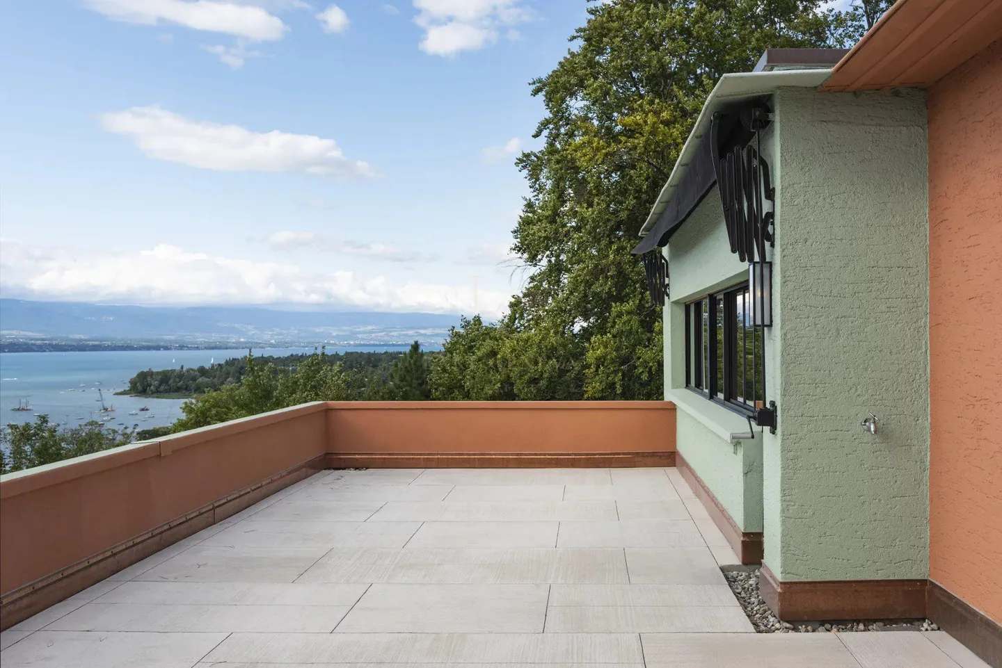 Superba villa atipica con vista sul lago - Foto 10 di 10