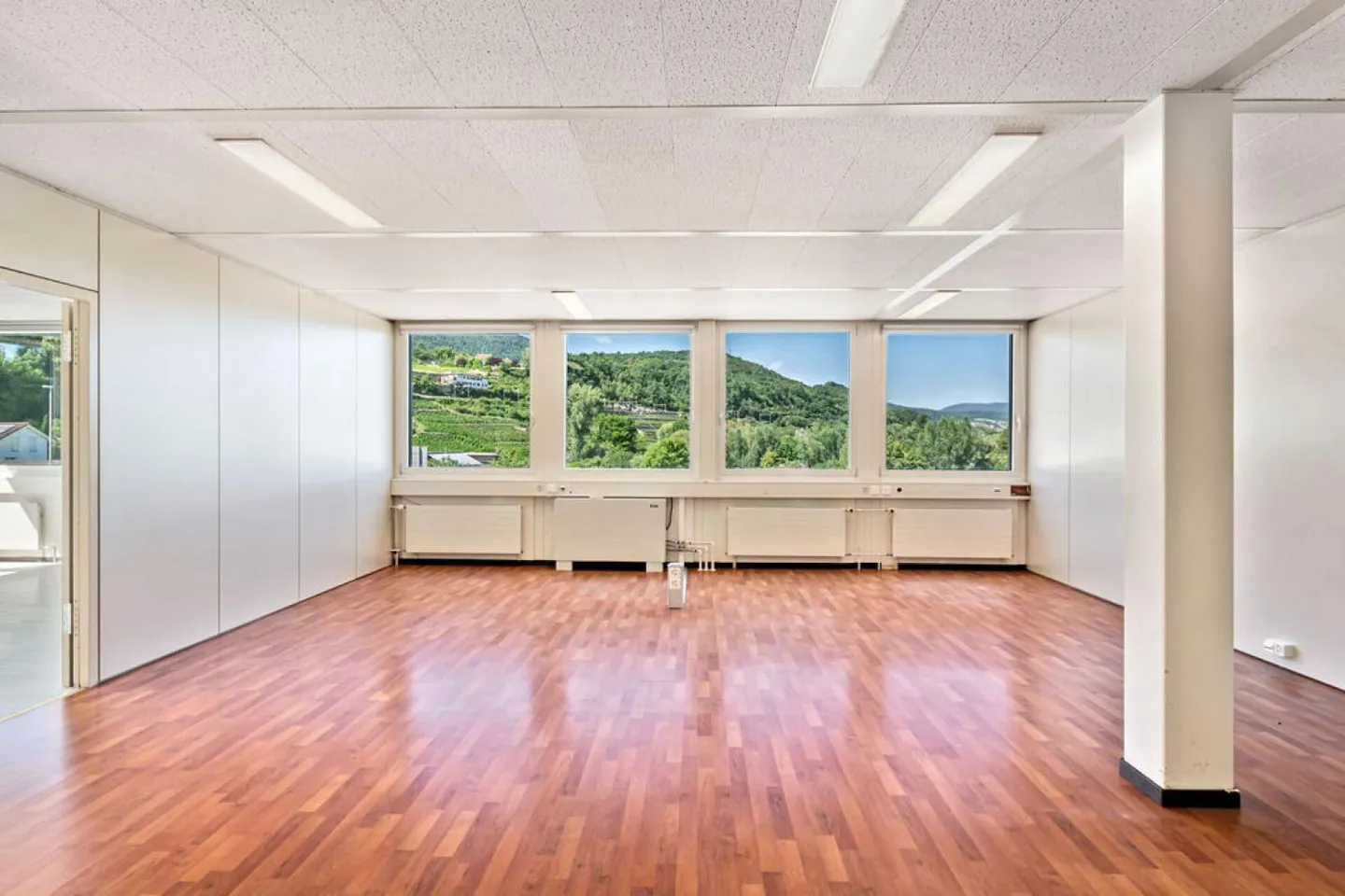 Flexible Office Space in Saint-Blaise - Photo 2 of 12