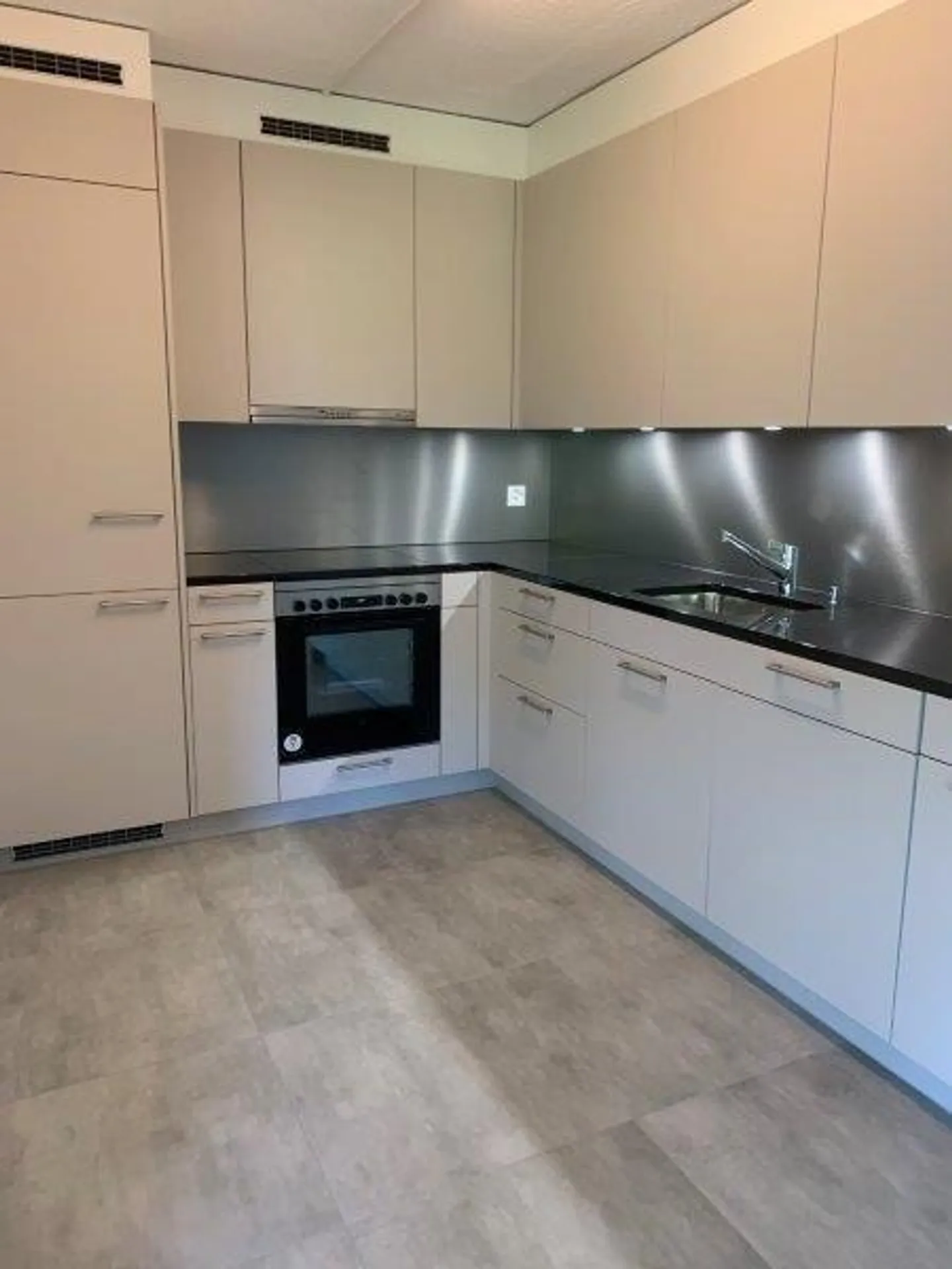 Beautiful 4.5-room apartment in the Seidenberg district - Photo 3 of 10