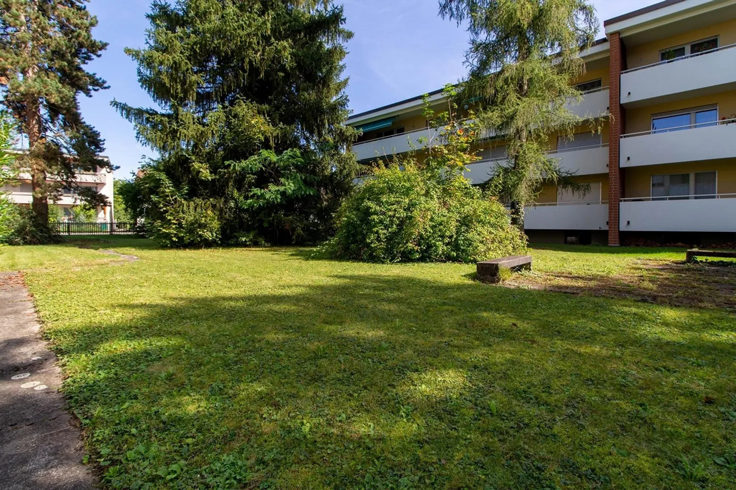 Large, bright 4-room apartment (101m²) with private washing tower in Reinach-Dorf - Photo 1 of 15
