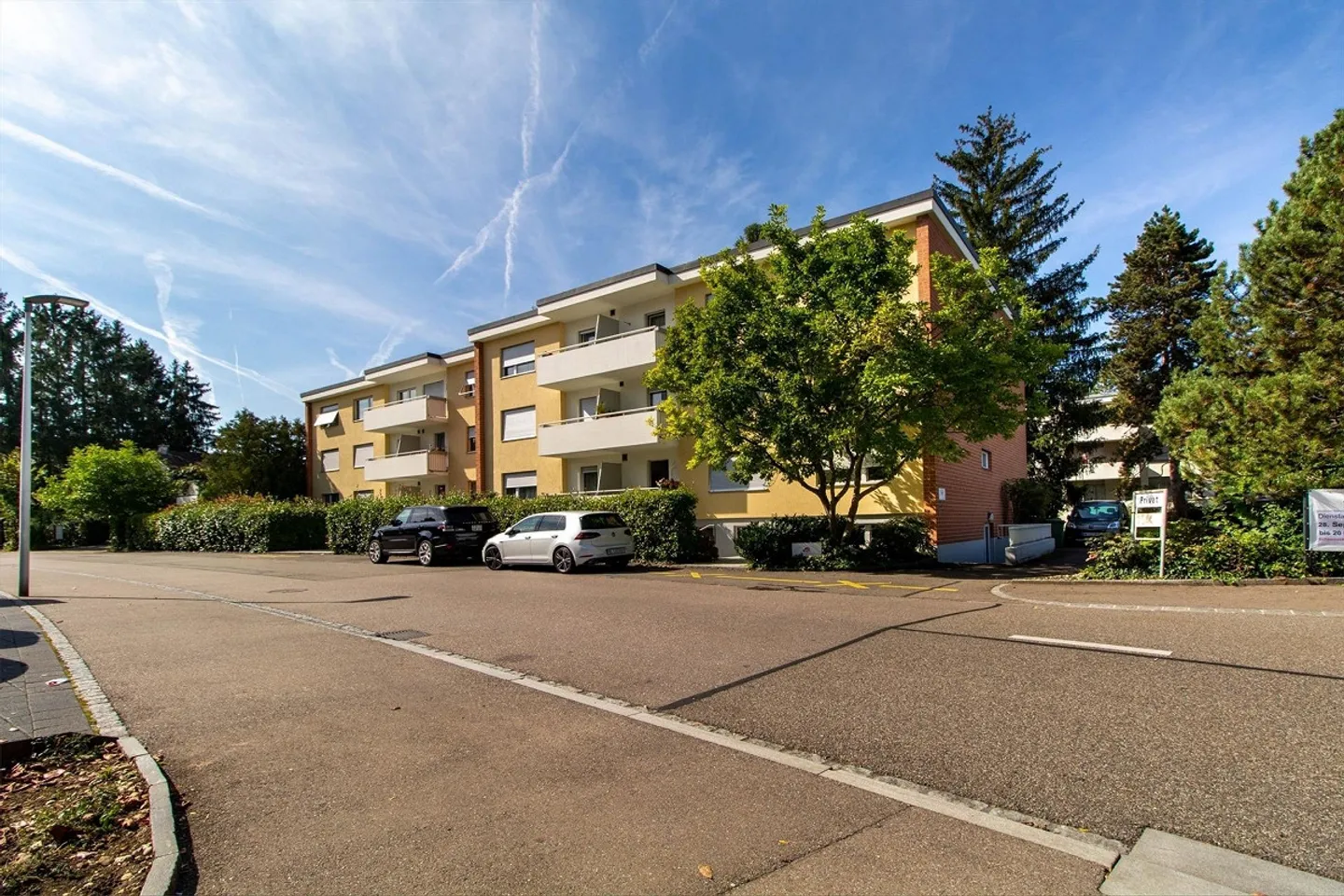 Large, bright 4-room apartment (101m²) with private washing tower in Reinach-Dorf - Photo 2 of 15