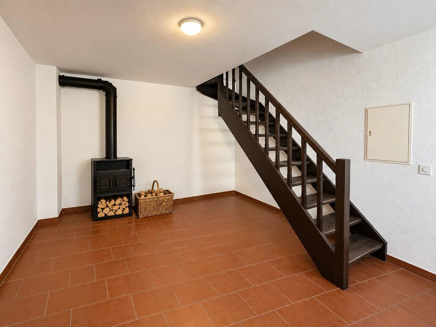 Charming 2.5-room duplex apartment with studio in the village center of Novaggio - Photo 2 of 4