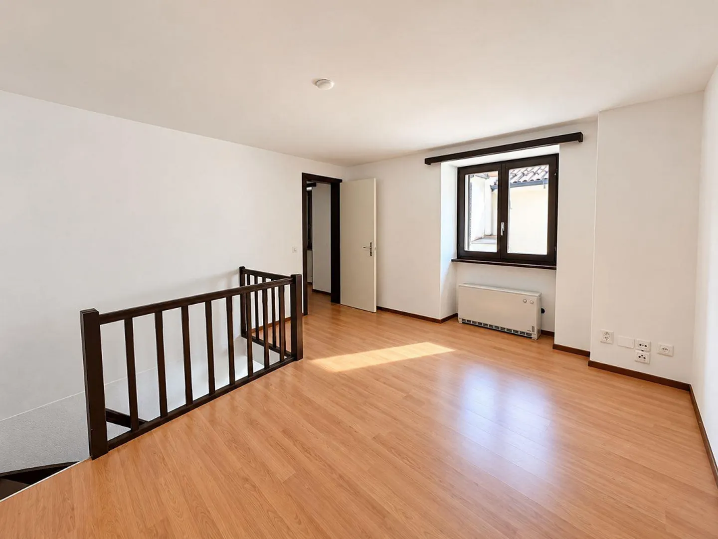 Charming 2.5-room duplex apartment with studio in the village center of Novaggio - Photo 3 of 4