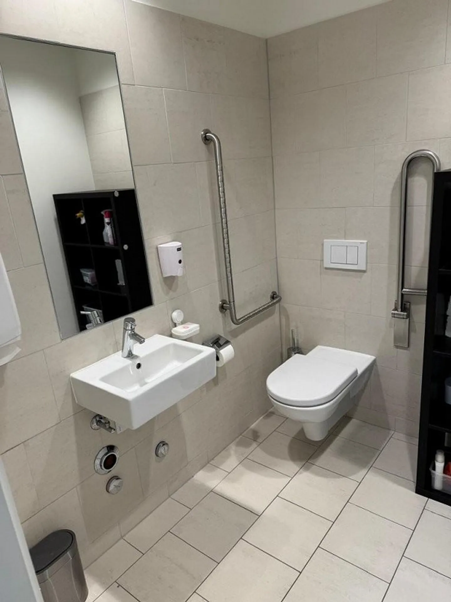 Superb office space on the 3rd floor - Photo 3 of 5