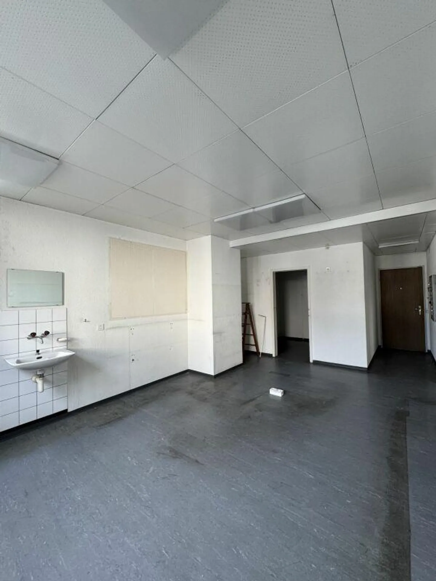 Spazio commerciale centralmente situato - ideale per le tue idee! - Foto 7 di 8