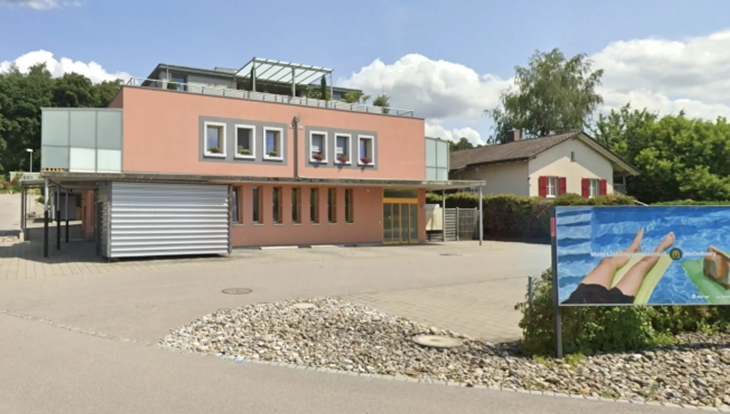 Versatile commercial space (92 m²) on the ground floor in Gurmels available immediately - Photo 2 of 6