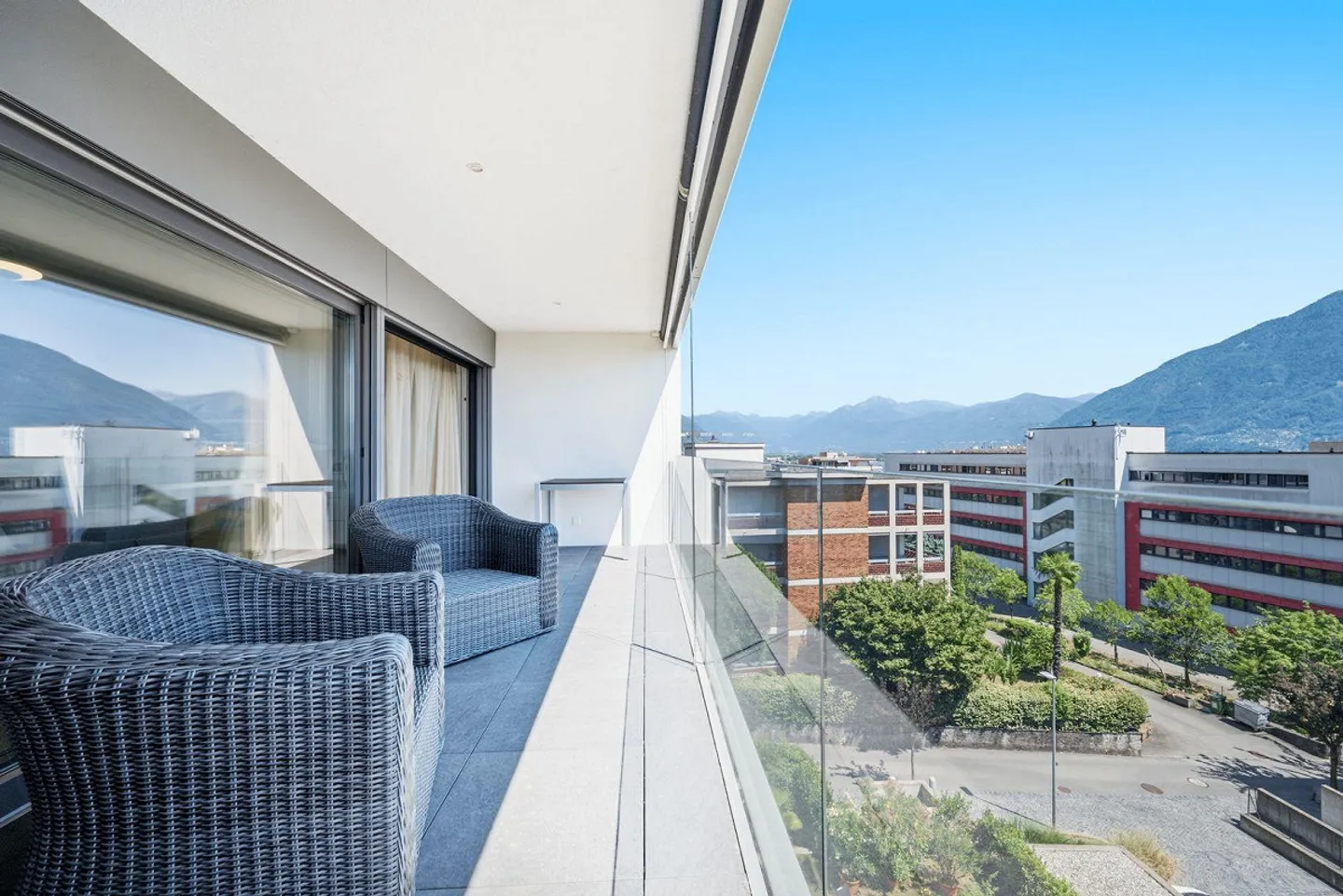 Appartamento moderno con vista lago - Foto 1 di 6