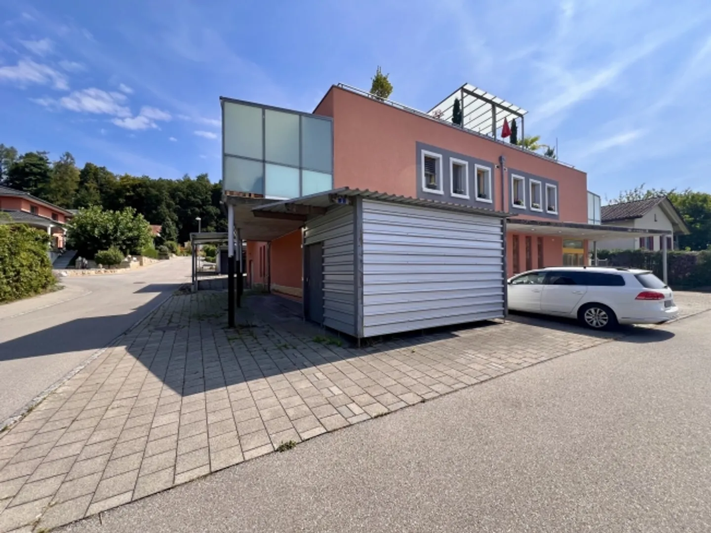 Versatile commercial space (92 m²) on the ground floor in Gurmels available immediately - Photo 4 of 6
