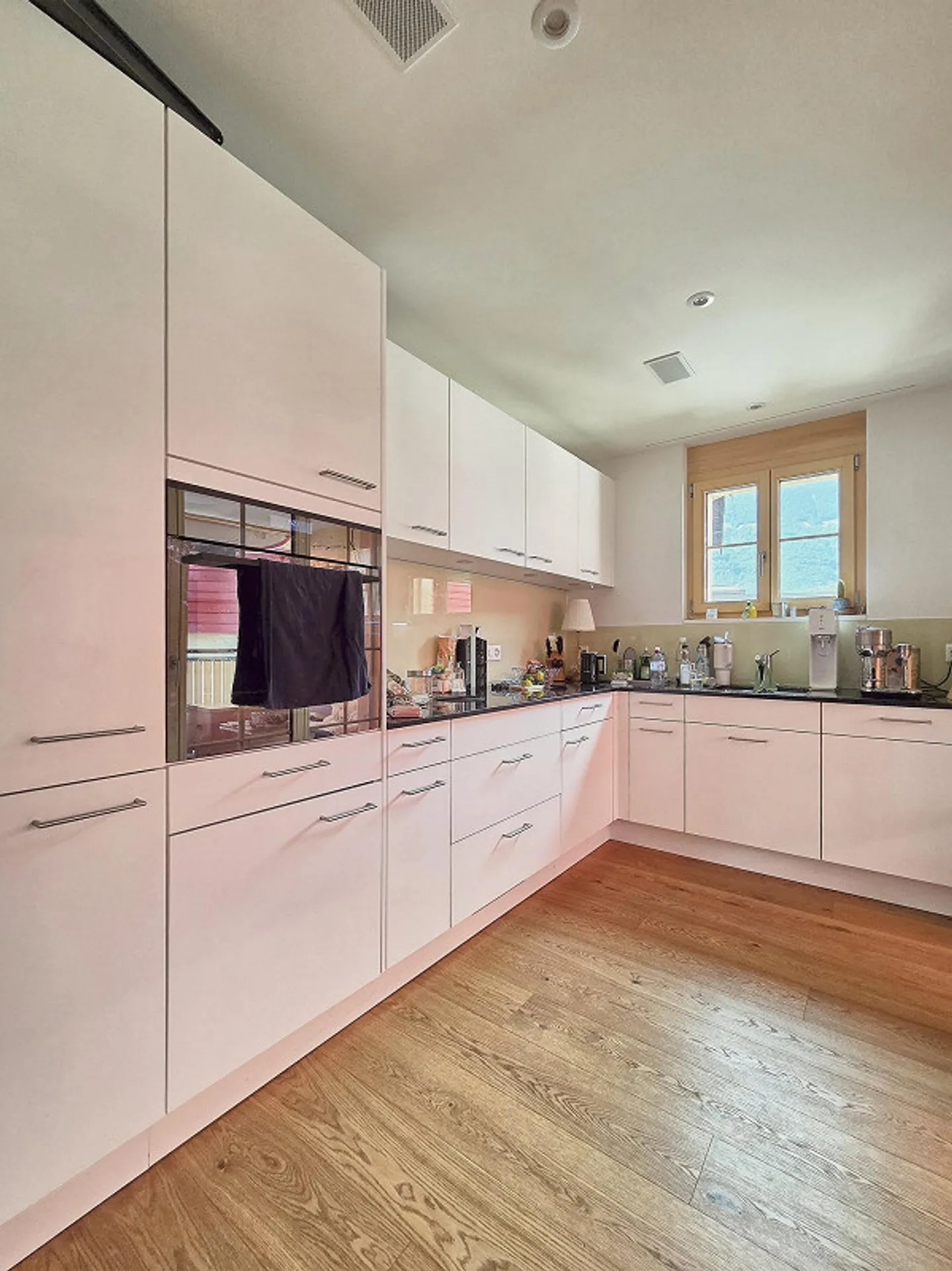 Newly built apartment in completely renovated Bijou - Photo 4 of 10