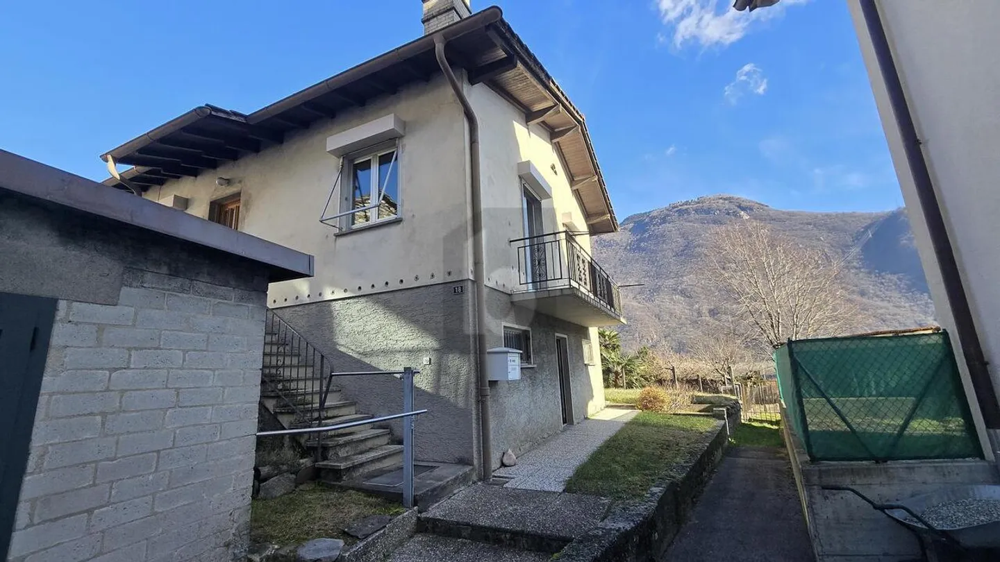 TRANQUILLA E SOLEGGIATA CON GIARDINO - Foto 2 di 6