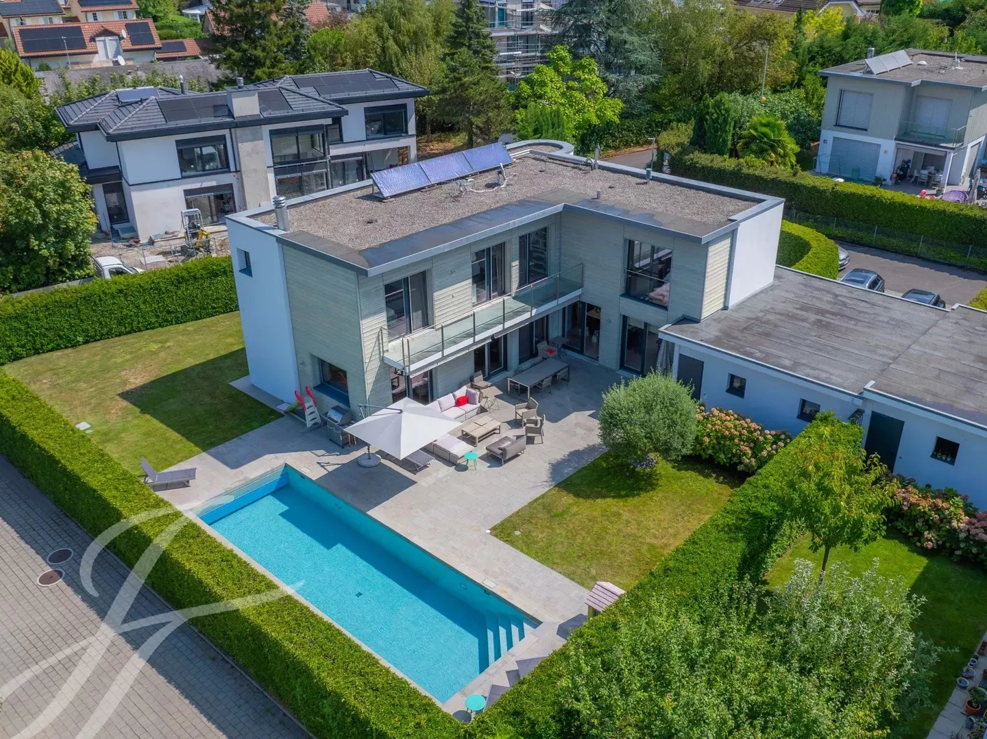 Mediazione esclusiva - Casa familiare con piscina e doppio garage - Foto 1 di 18