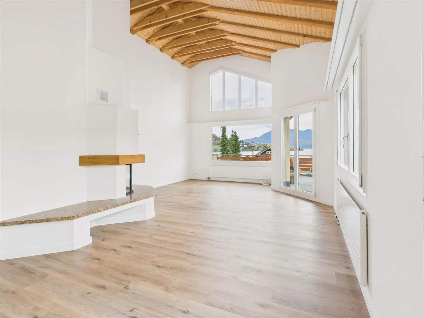 Appartamento attico da sogno con vista sul lago a Hergiswil NW - Foto 1 di 13