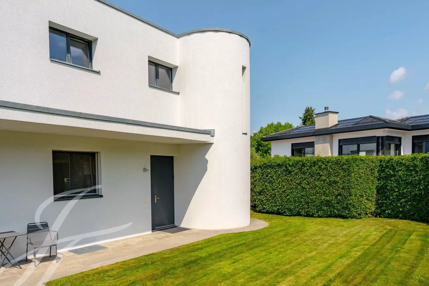Mediazione esclusiva - Casa familiare con piscina e doppio garage - Foto 3 di 18