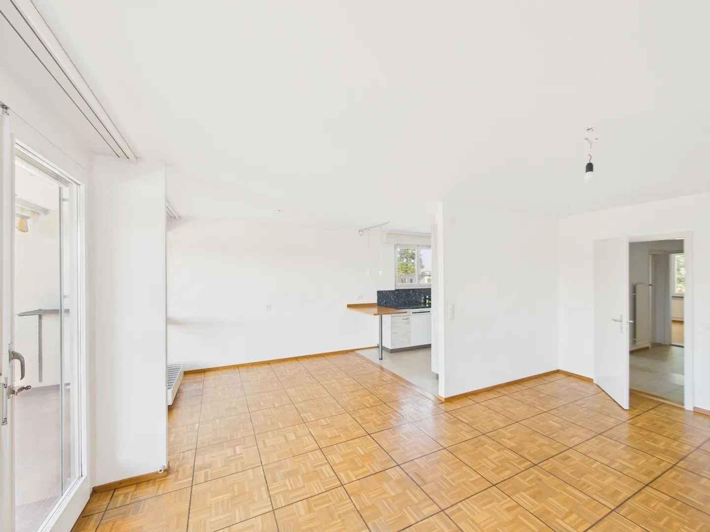 Appartamento 3.5 locali in quartiere tranquillo con balcone e piscina - Foto 5 di 11