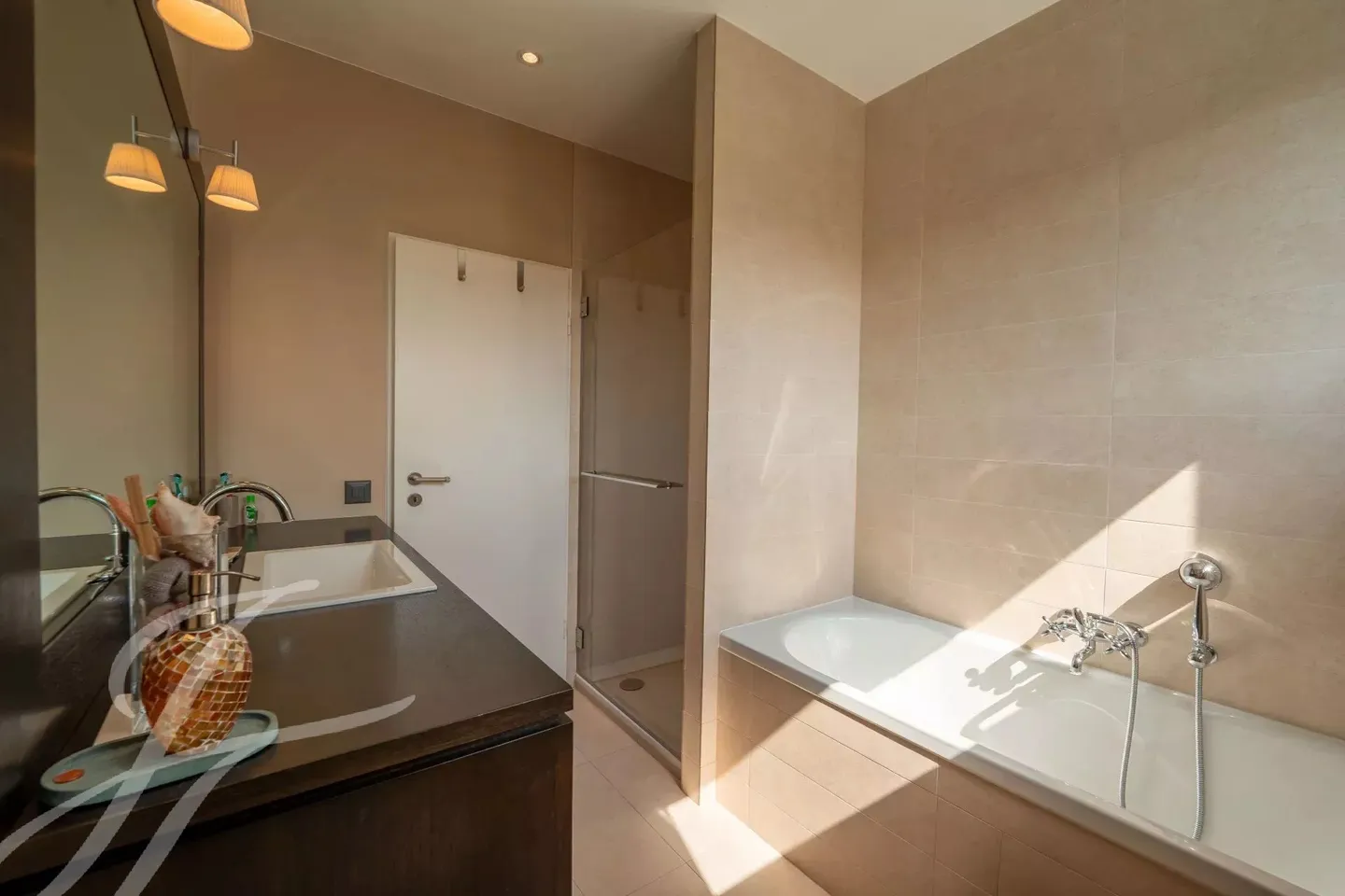 Mediazione esclusiva - Casa familiare con piscina e doppio garage - Foto 14 di 18