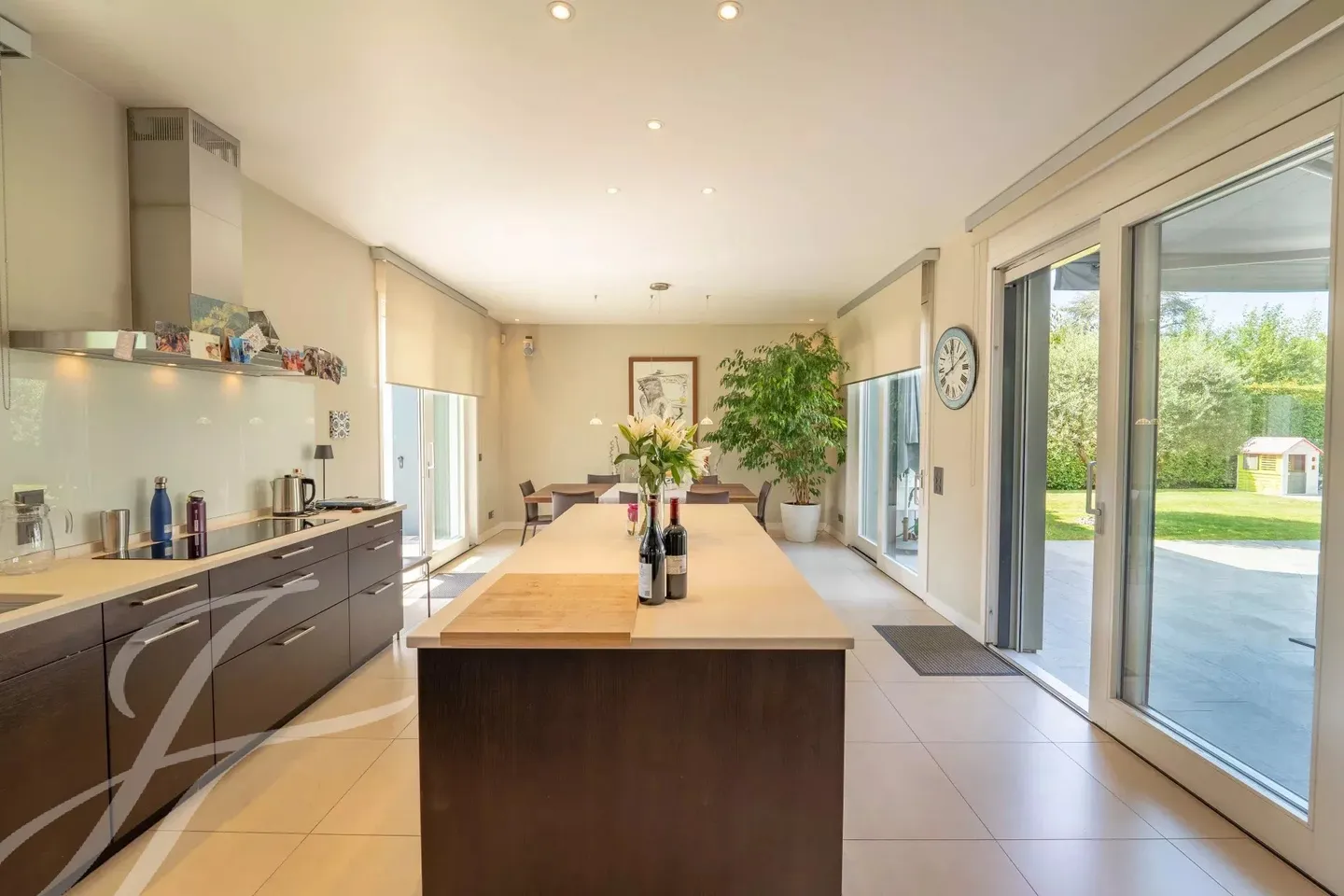Mediazione esclusiva - Casa familiare con piscina e doppio garage - Foto 11 di 18