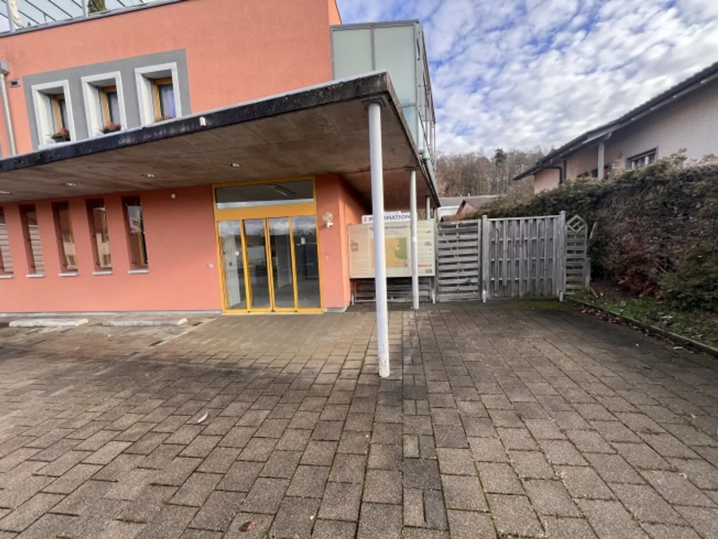 Place de parking extérieur pour camping-cars/caravanes - Photo 3 sur 3