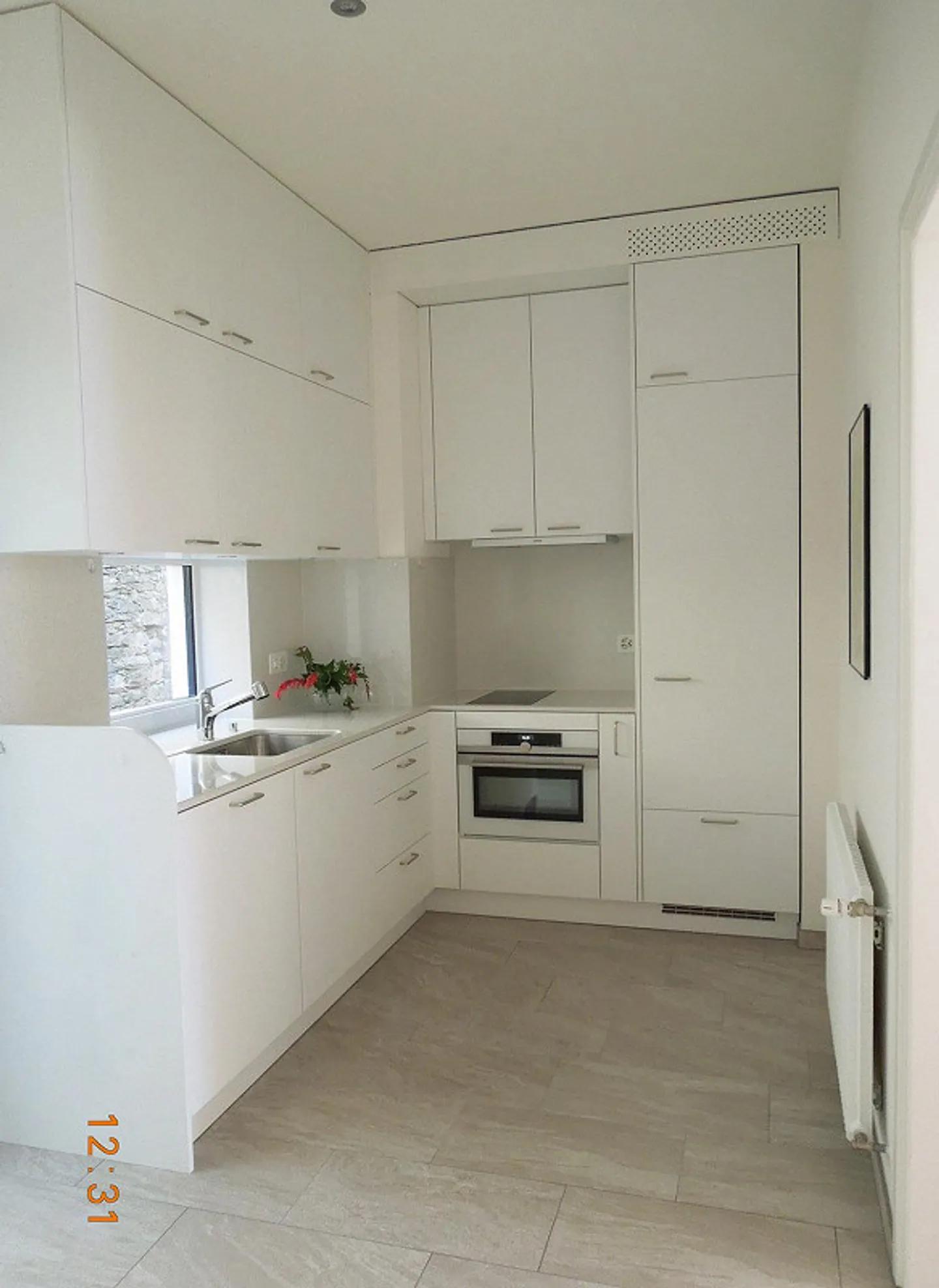 Modern Sunny Apartment in a Quiet Top Lake View Location - Photo 7 of 11
