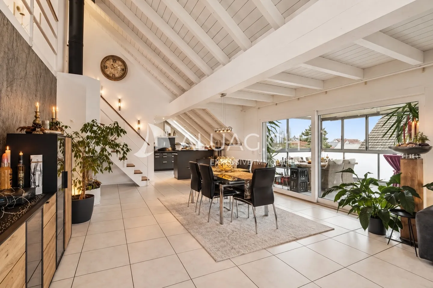 Appartement Duplex Confortable avec Loggia - Photo 4 sur 18