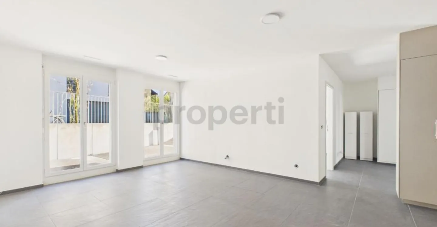 Newly renovated 5.5-room condominium with elevator, Opfikon - Photo 1 of 12