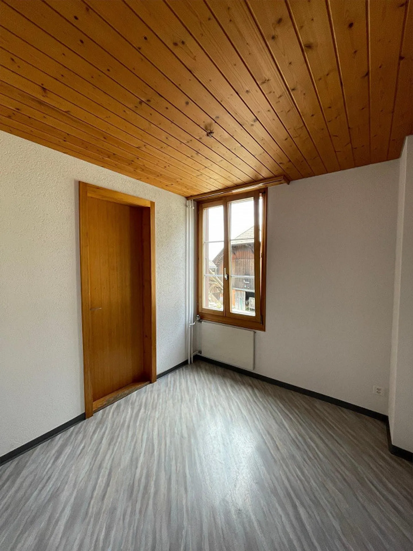 Living in the Stöckli with plenty of outdoor space - Photo 3 of 13