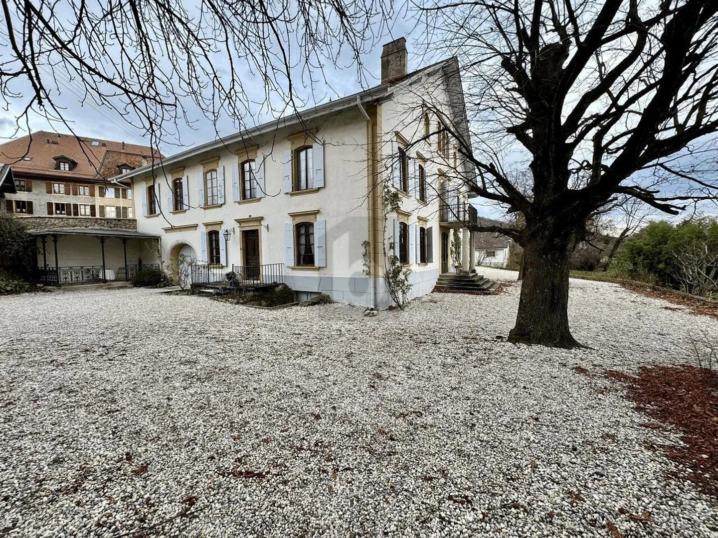 EXCEPTIONAL MANSION - Photo 3 of 6