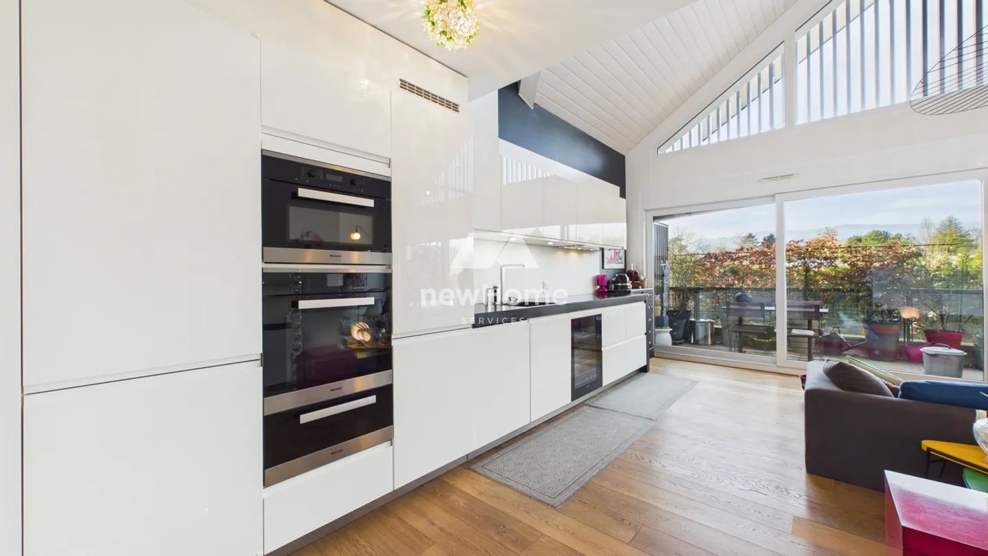 Attico raro con design moderno e volumi impressionanti - Foto 3 di 7