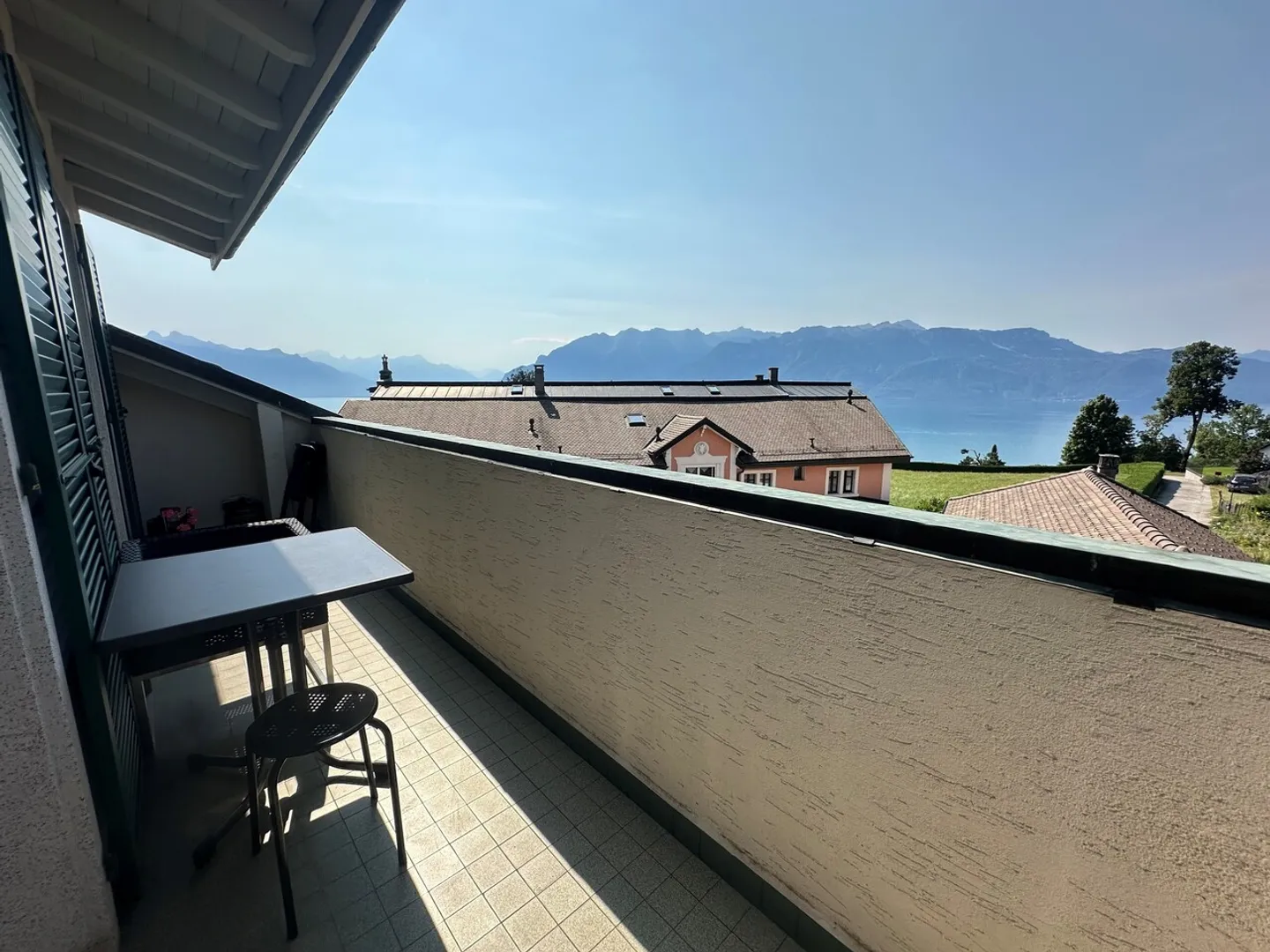 3.5-room apartment with a magnificent view of the lake - Photo 2 of 4