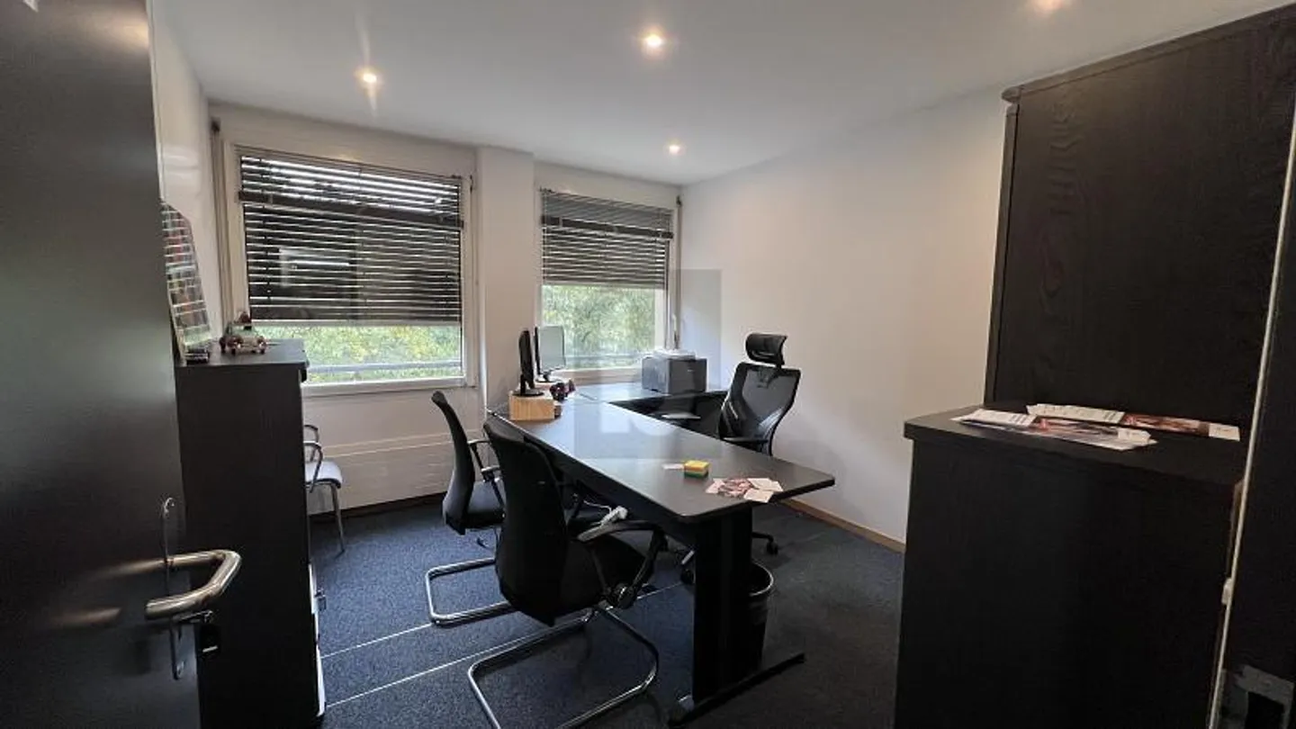 ZEITLOSE BÜROFLÄCHE IN DER NÄHE DES ZENTRUMS - Foto 4 von 6