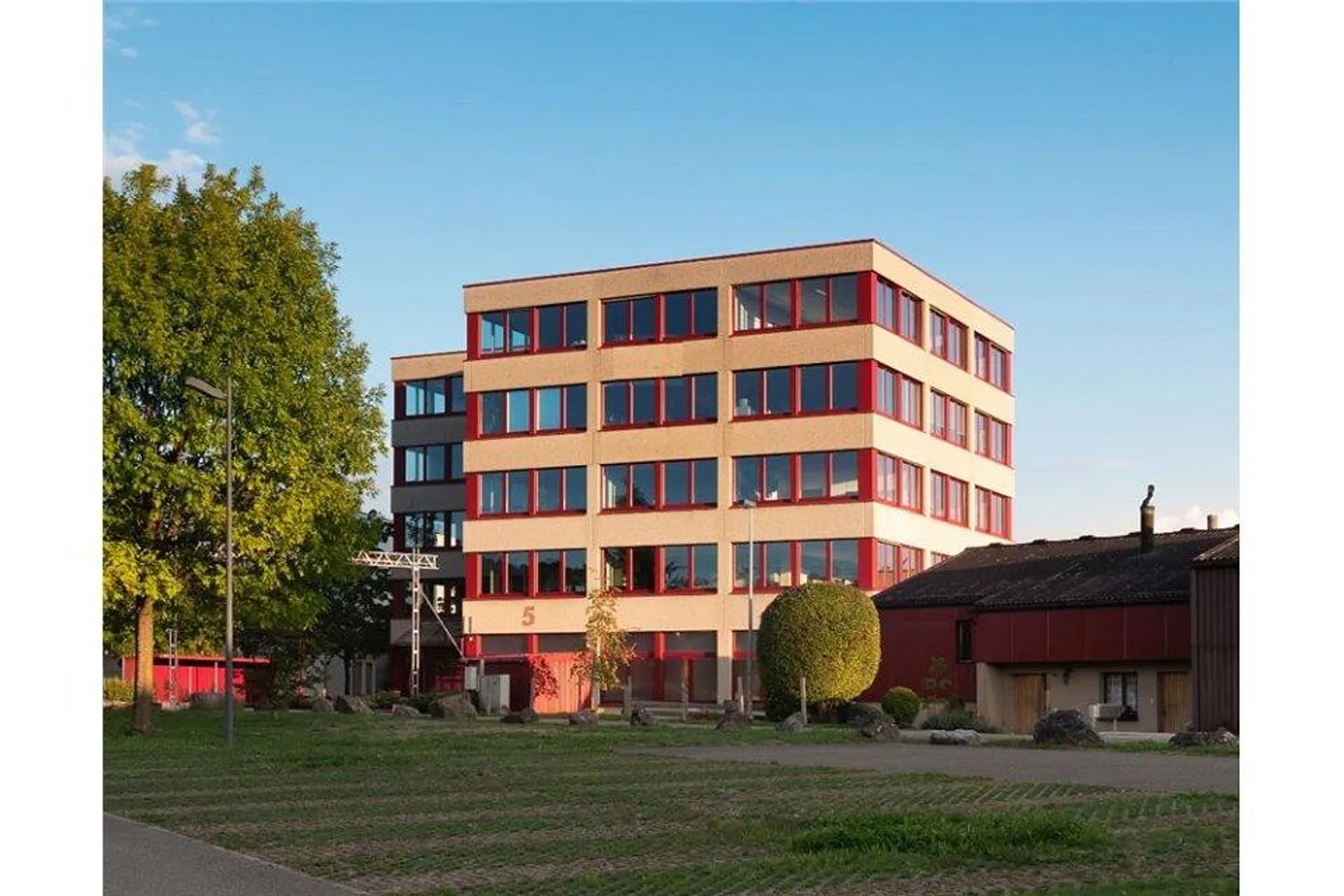 100 - 520 m2 Office and Commercial Spaces 4th Floor - Photo 1 of 9