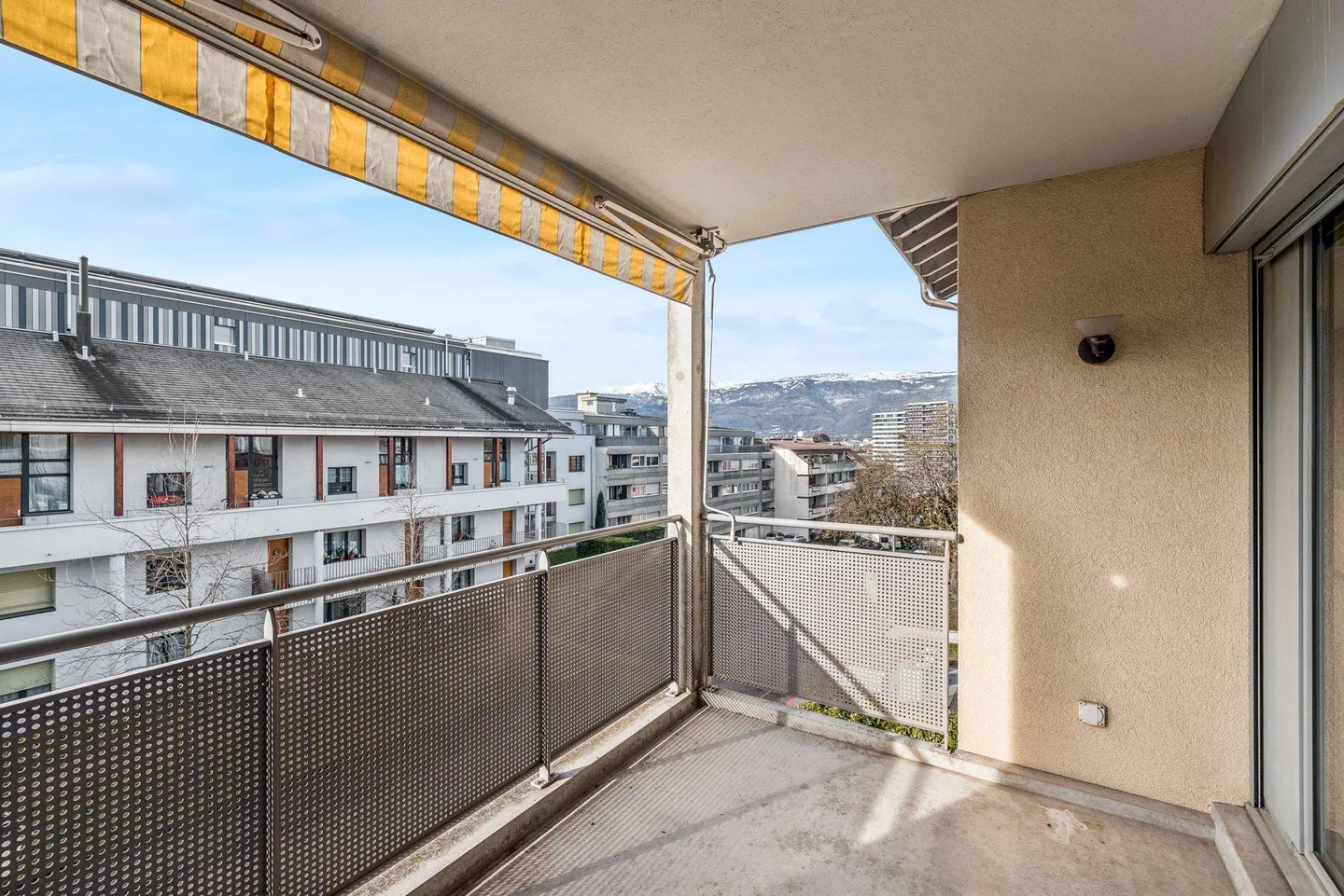 Exclusivity: Through apartment in the heart of Meyrin-Village - Photo 5 of 13