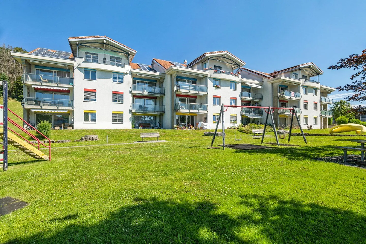 Christmas Special Offer - Beautiful 4.5 Room Apartment Close to Train Station and Shops - Photo 1 of 13