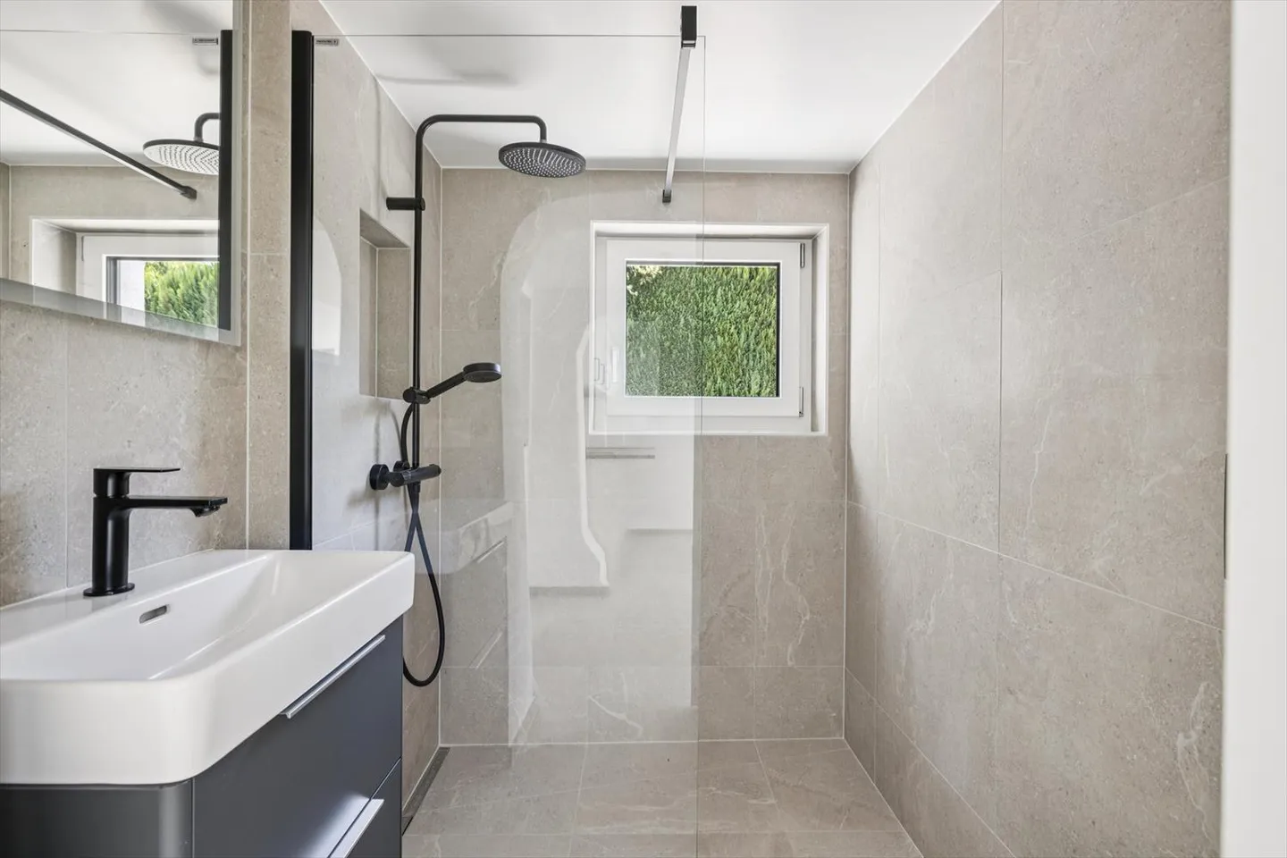 Elegante Familienvilla mit Pool - Photo 7 sur 7