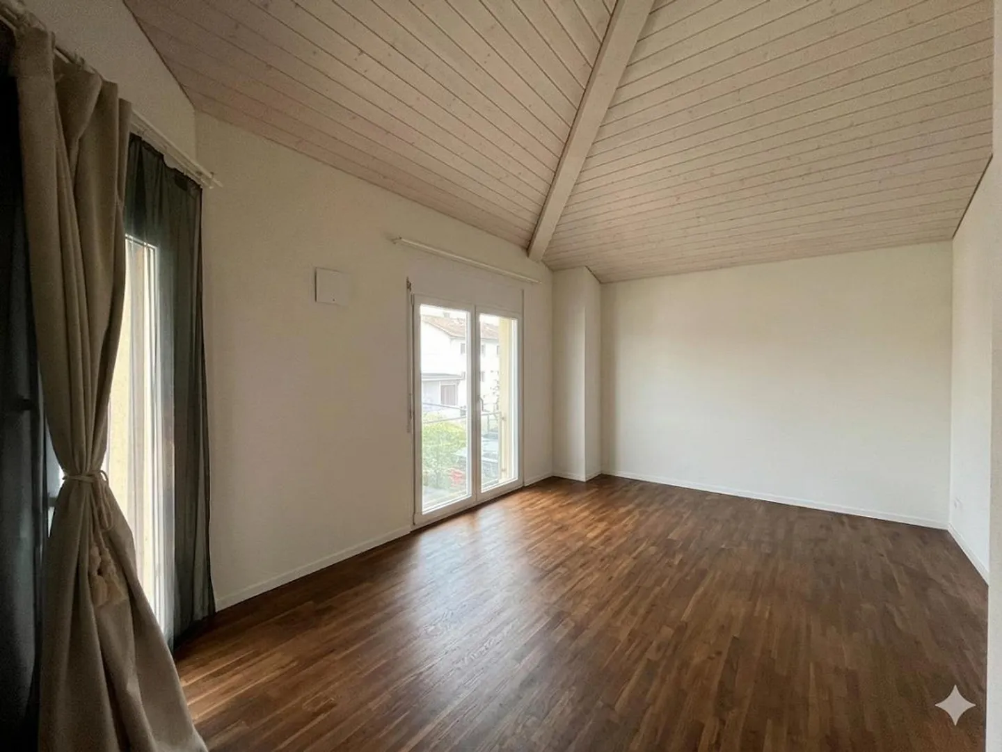 Detached Single-Family House for Rent - Photo 8 of 16