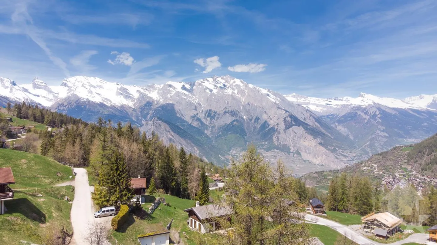 Grande chalet di tre unità nel centro di Tzoumaz - Foto 17 di 19