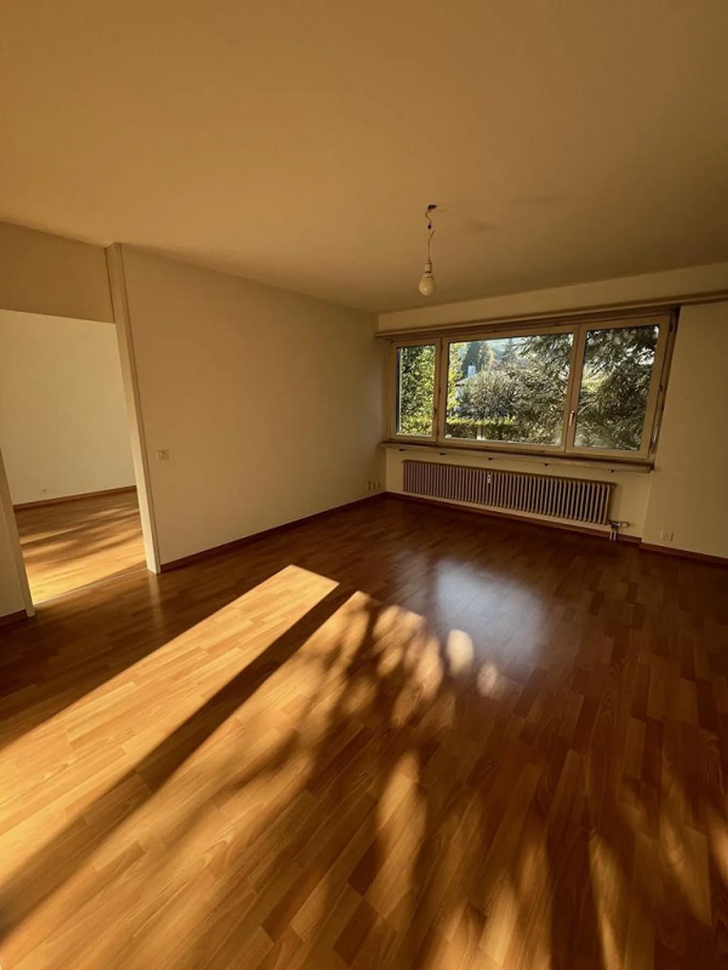 Helle Wohnung mit geräumigem Balkon - Foto 4 von 5