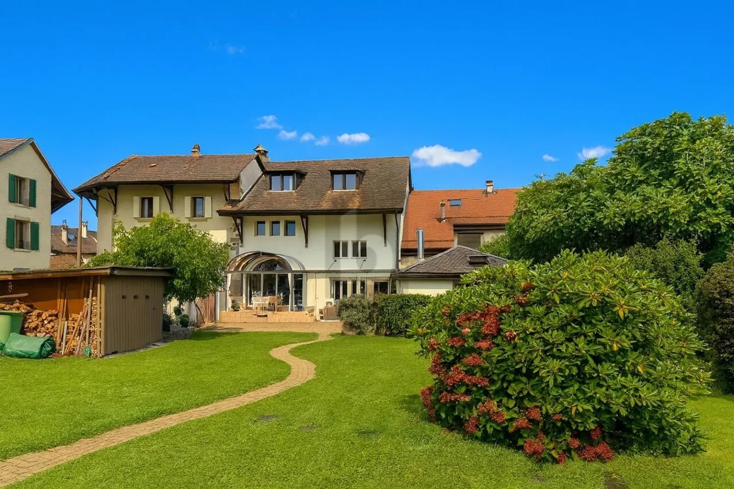 Single house for sale - Photo 1 of 6