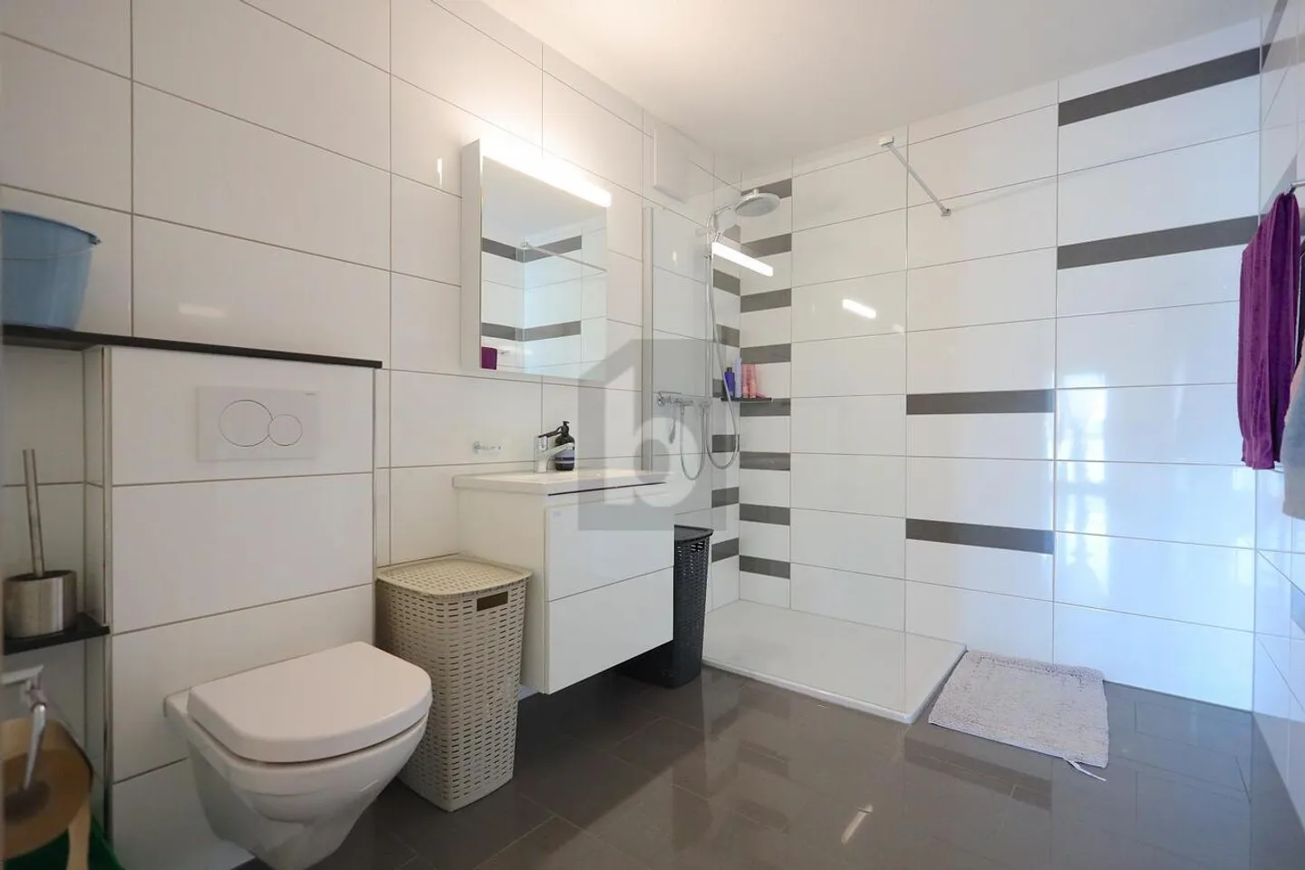 CONFORTABLE, MODERNE & CALME - Photo 4 sur 6