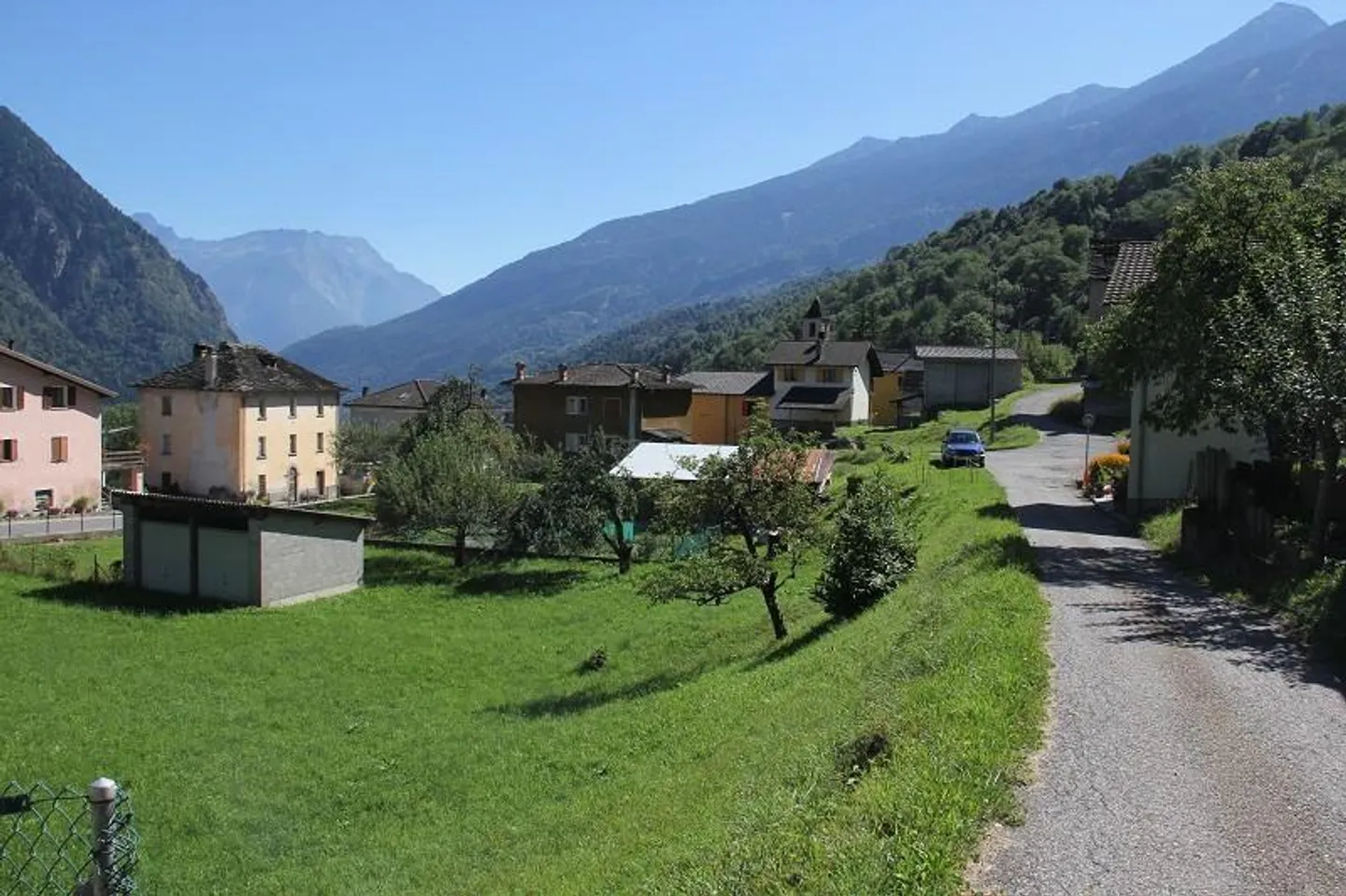 Terreno edificabile di 1232 m2 con bella vista e buon accesso - Foto 3 di 6