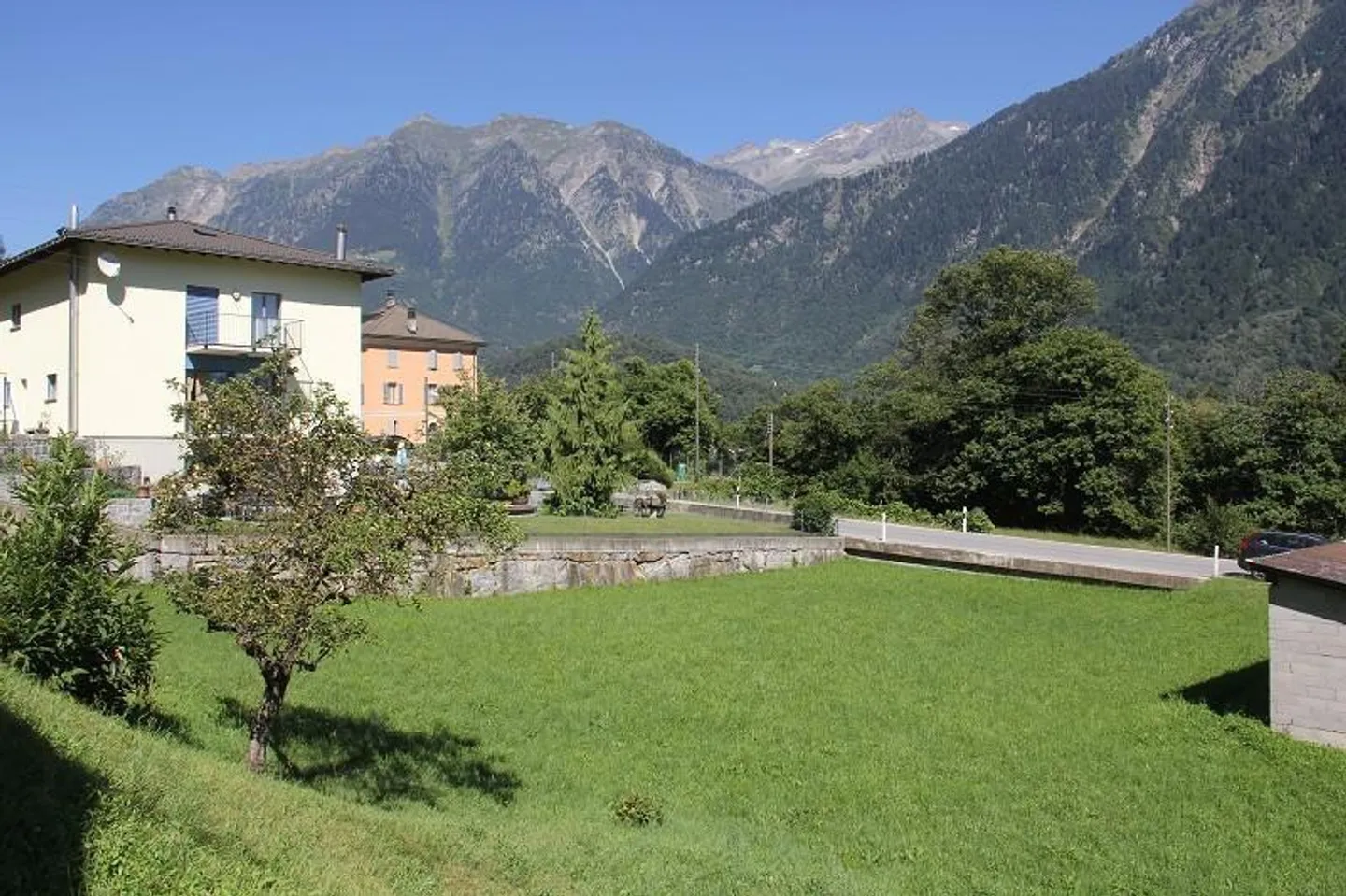 Terreno edificabile di 1232 m2 con bella vista e buon accesso - Foto 4 di 6