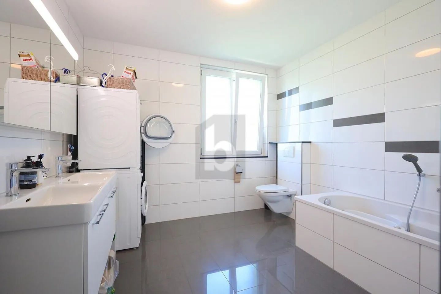 CONFORTABLE, MODERNE & CALME - Photo 5 sur 6