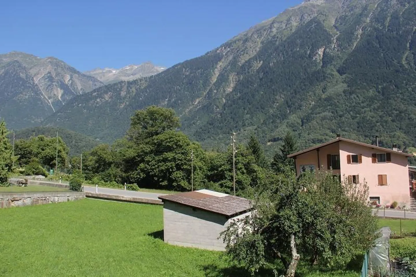 Terreno edificabile di 1232 m2 con bella vista e buon accesso - Foto 5 di 6