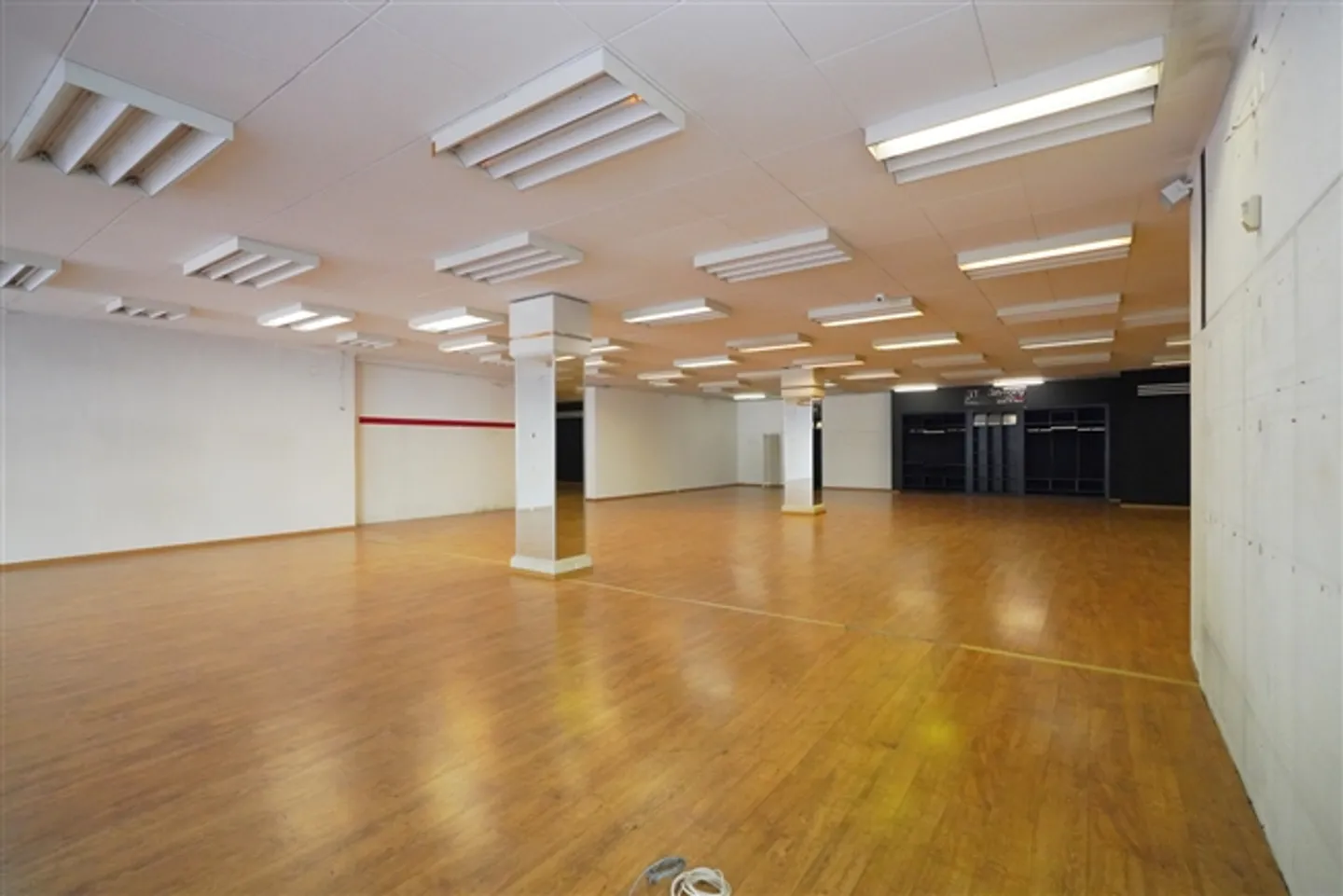 «GEWERBEFLÄCHE IM STADTZENTRUM VON SIERRE» - Foto 1 von 11