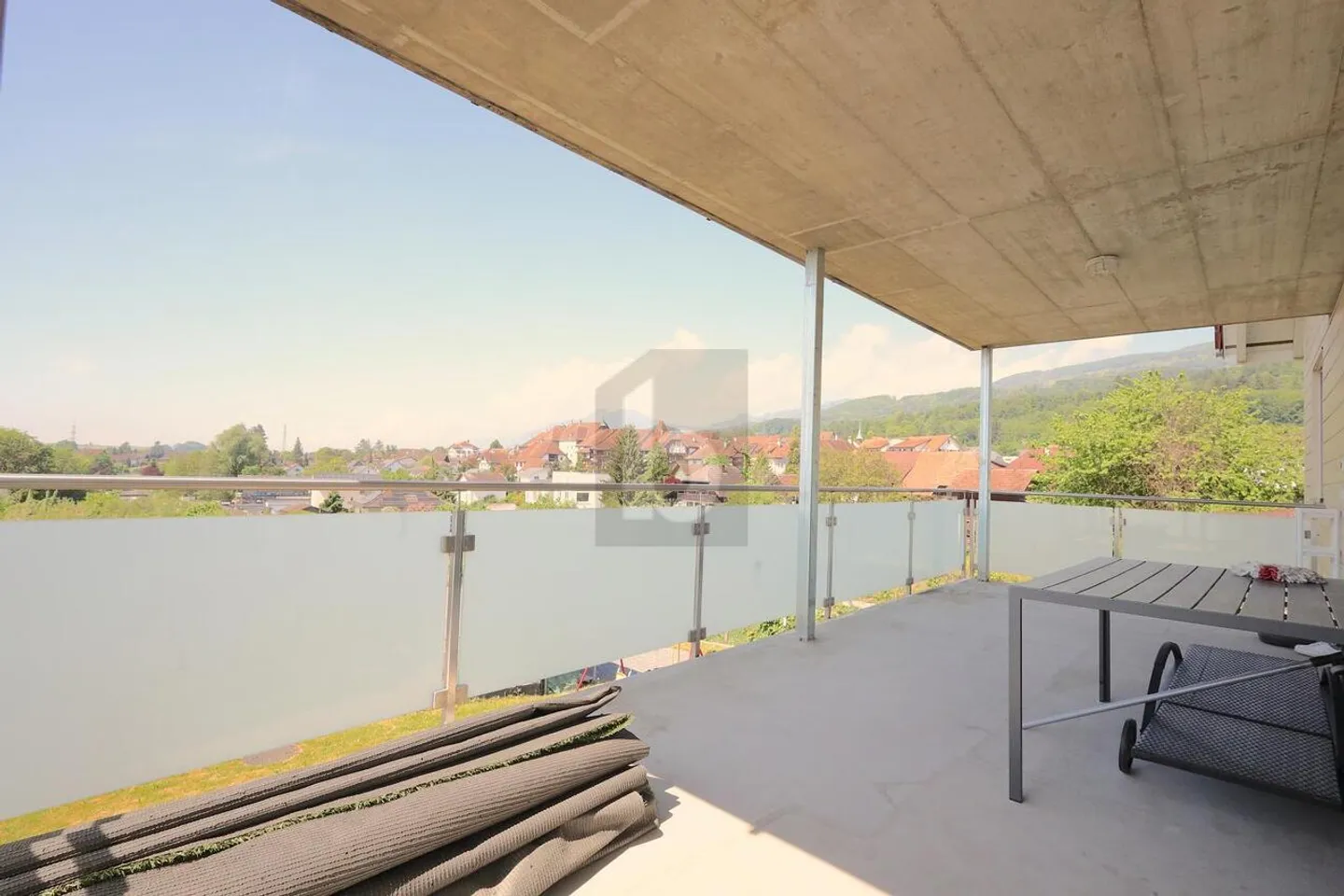 CONFORTABLE, MODERNE & CALME - Photo 2 sur 6