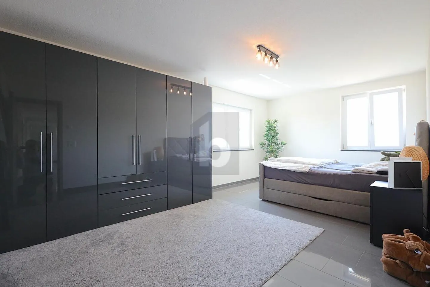 CONFORTABLE, MODERNE & CALME - Photo 3 sur 6