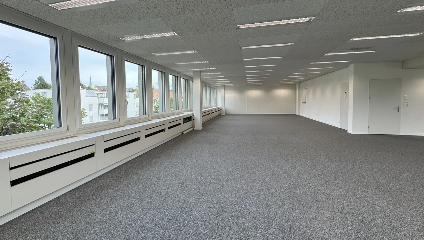 Bureau en Open Space avec Salle de Réunion Séparée - Photo 5 sur 16