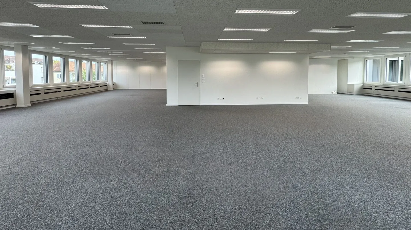 Bureau en Open Space avec Salle de Réunion Séparée - Photo 6 sur 16